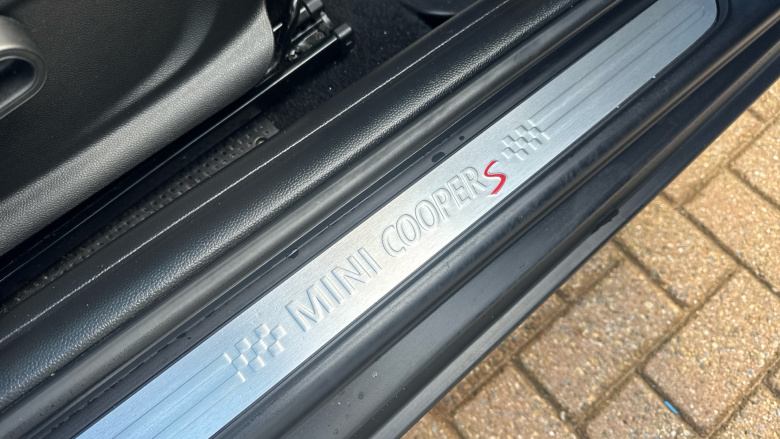 MINI Hatchback 2.0 Cooper S Exclusive Premium Plus 3dr Auto Petrol Hatchback